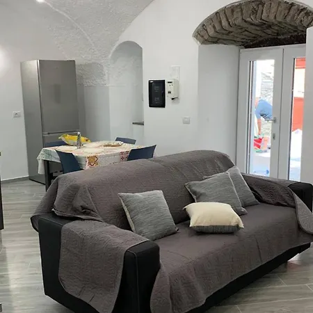 Charming Centre With Views *